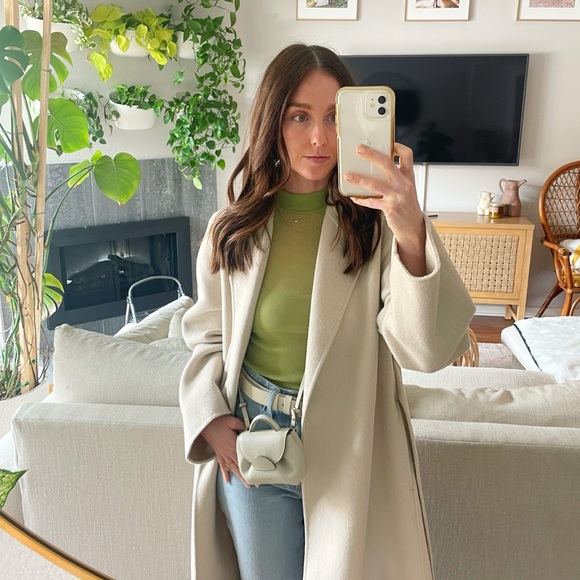 Meet your Posher, Ally - Picture 2 of 5